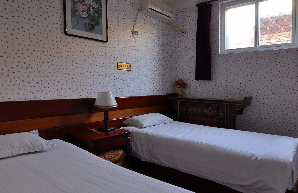 Red Lantern House Hostel *