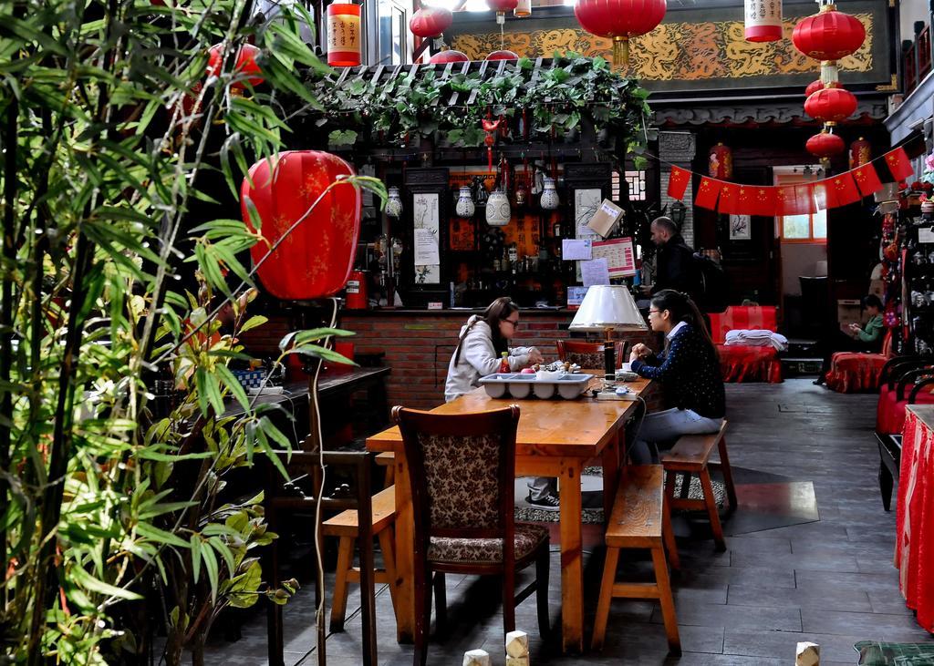 Nhà trọ Red Lantern House